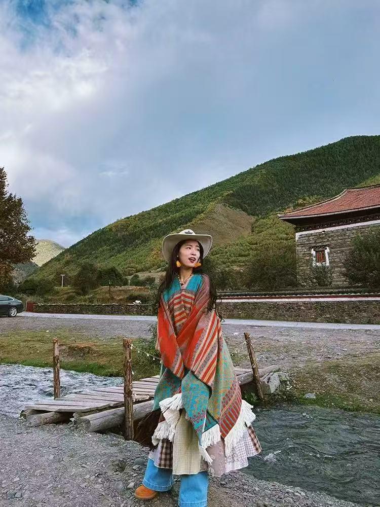 Вязаный шаль-пуловер с этническим узором - Женская теплая накидка для путешествий