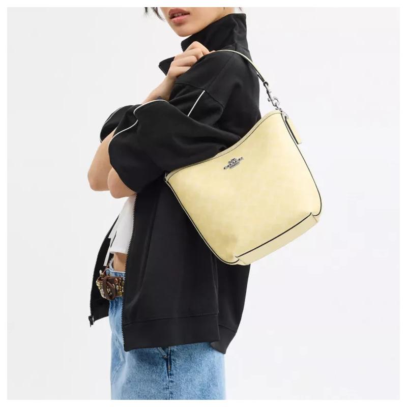 COACH City Bucket 17 Presbyopia all-over brand logo Adjustable detachable shoulder strap Coated canvas Shoulder bag Small Women's Hay color