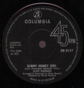 7-дюймовая пластинка КЛИФФ РИЧАРД - Sunny Honey Girl DB8747 Columbia 1971 Великобритания Поп Б/У