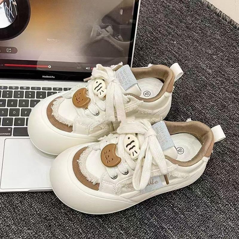 Новые кроссовки Niche на толстой подошве с протектором — это универсальные и повседневные кроссовки.