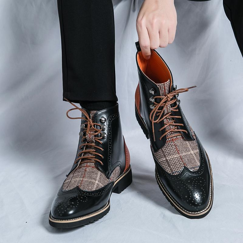 Мужские броги Мотоциклетные повседневные ботильоны с клетчатой ​​строчкой Индивидуальные демисезонные ботинки Платье с крылышками Формальный кожаный смокинг Свадебная обувь