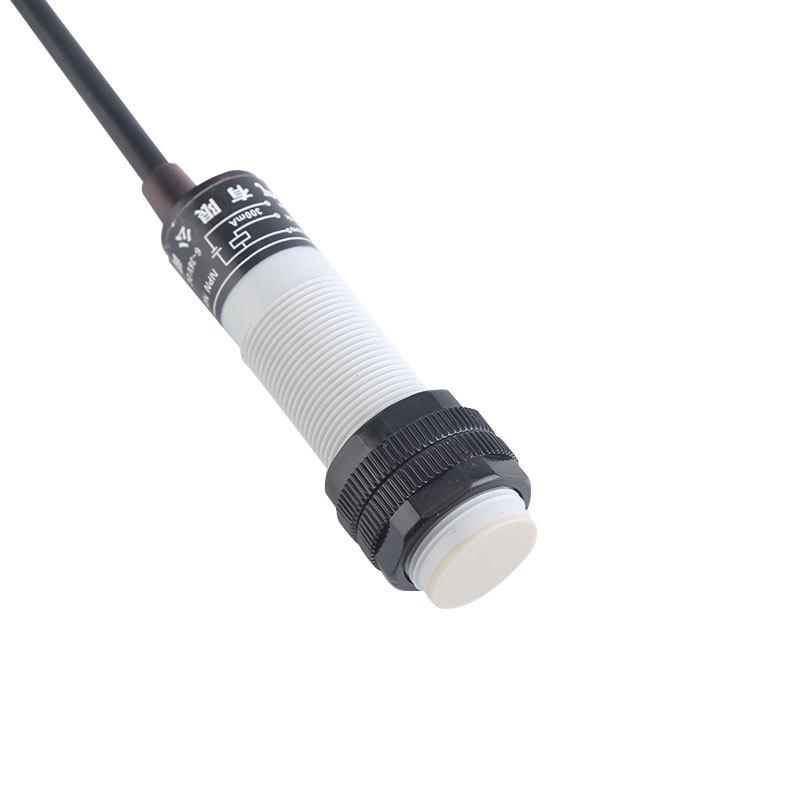 Емкостный датчик приближения M18 CR18-8DN/8DP – Стабильное обнаружение жидкости