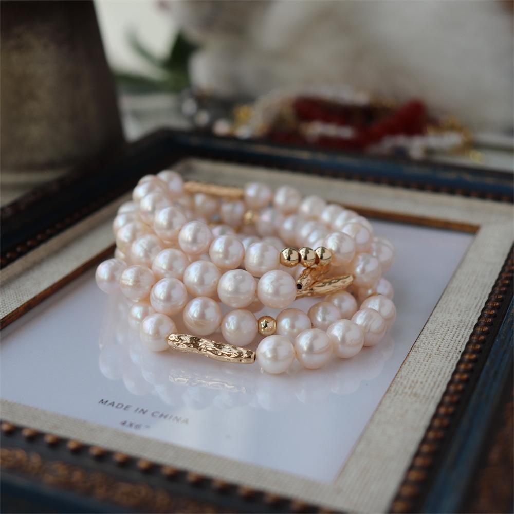 Light Luxury9MM Natural high-luster freshwater pearl bracelet with a unique, delicate gold-tone design, exuding a sophisticated and elegant Baroque
