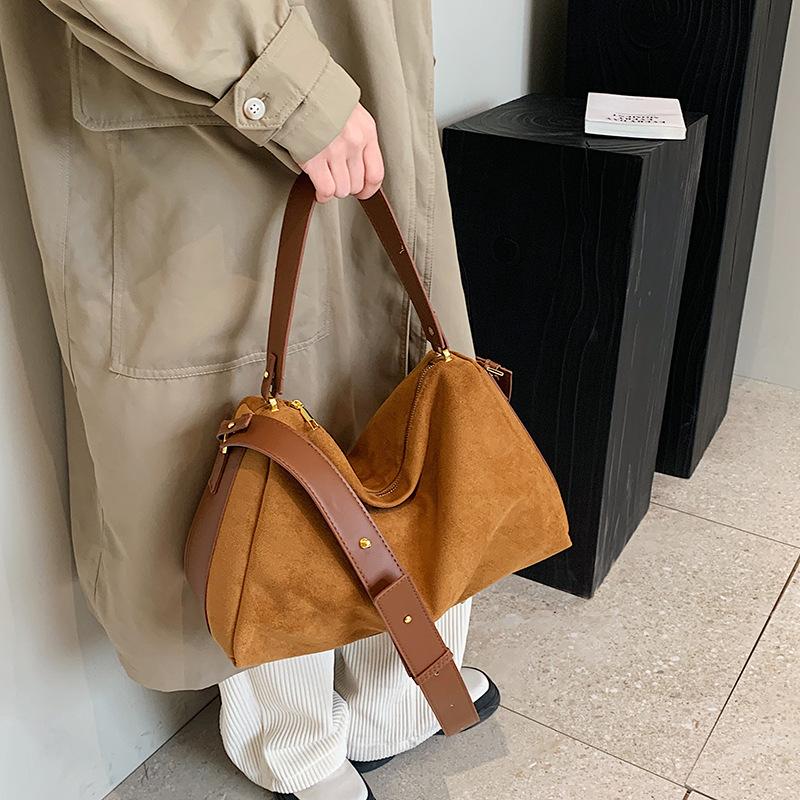 Brand design faux suede Female Messenger Crossbody bag Wide strap Shoulder Bag for lady handbag big capacity bolsos totes brown