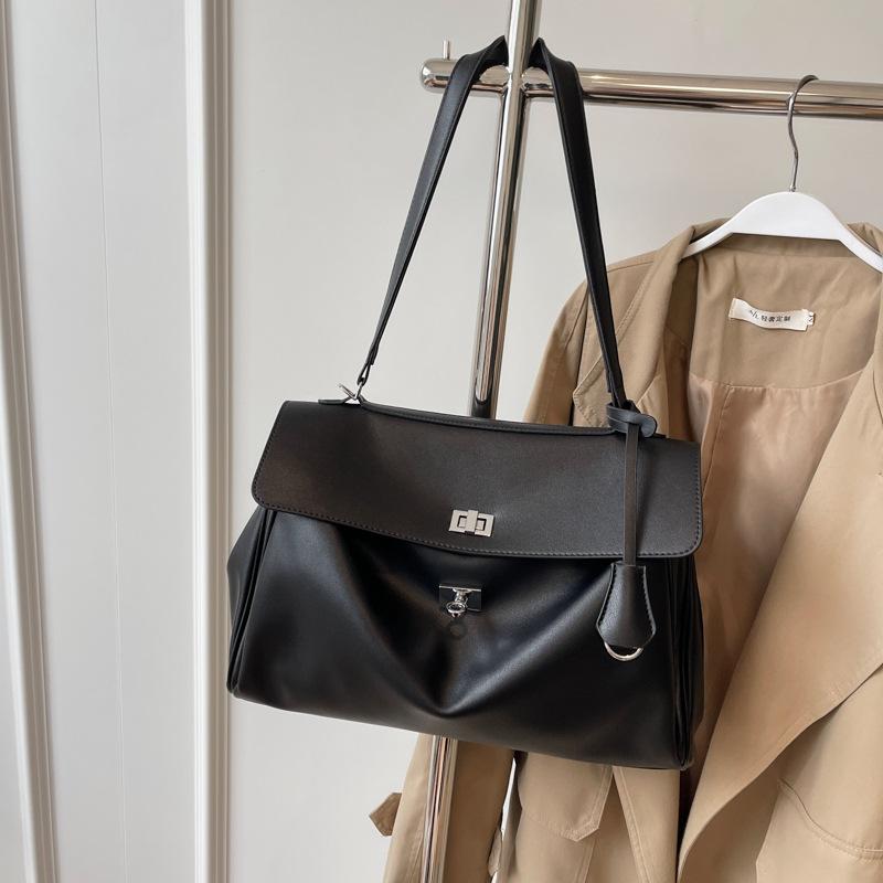 Портативная платиновая сумка женская новая трендовая корейская нишевая сумка под мышку высококлассное чувство большая вместимость сумка для通勤 женская