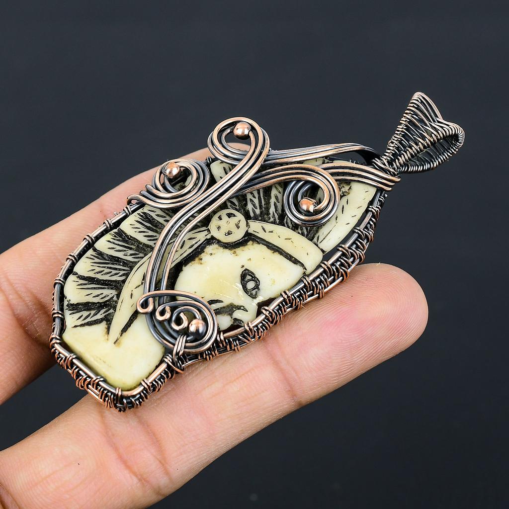 Подвеска ручной работы из медной проволоки с камеей для лица из натуральной племенной кости 3,15 дюйма Q3Q11