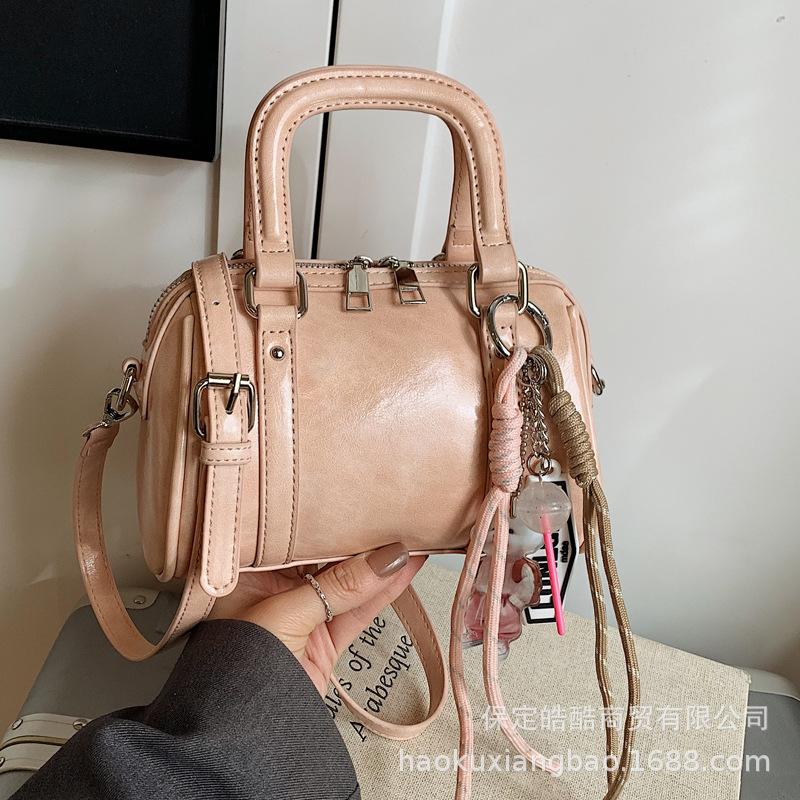 Весна и лето супер горячая маленькая сумка женская 2025 новая мода универсальная сумка-мессенджер популярная портативная сумка Бостон