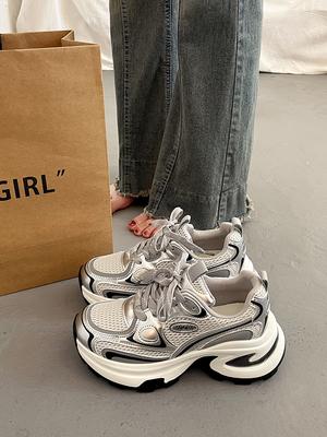 Универсальная жареная уличная новая спортивная и любительская обувь маленькая 2025 Европейские товары увеличивают высоту весенне-осенняя платформа папы обувь женская