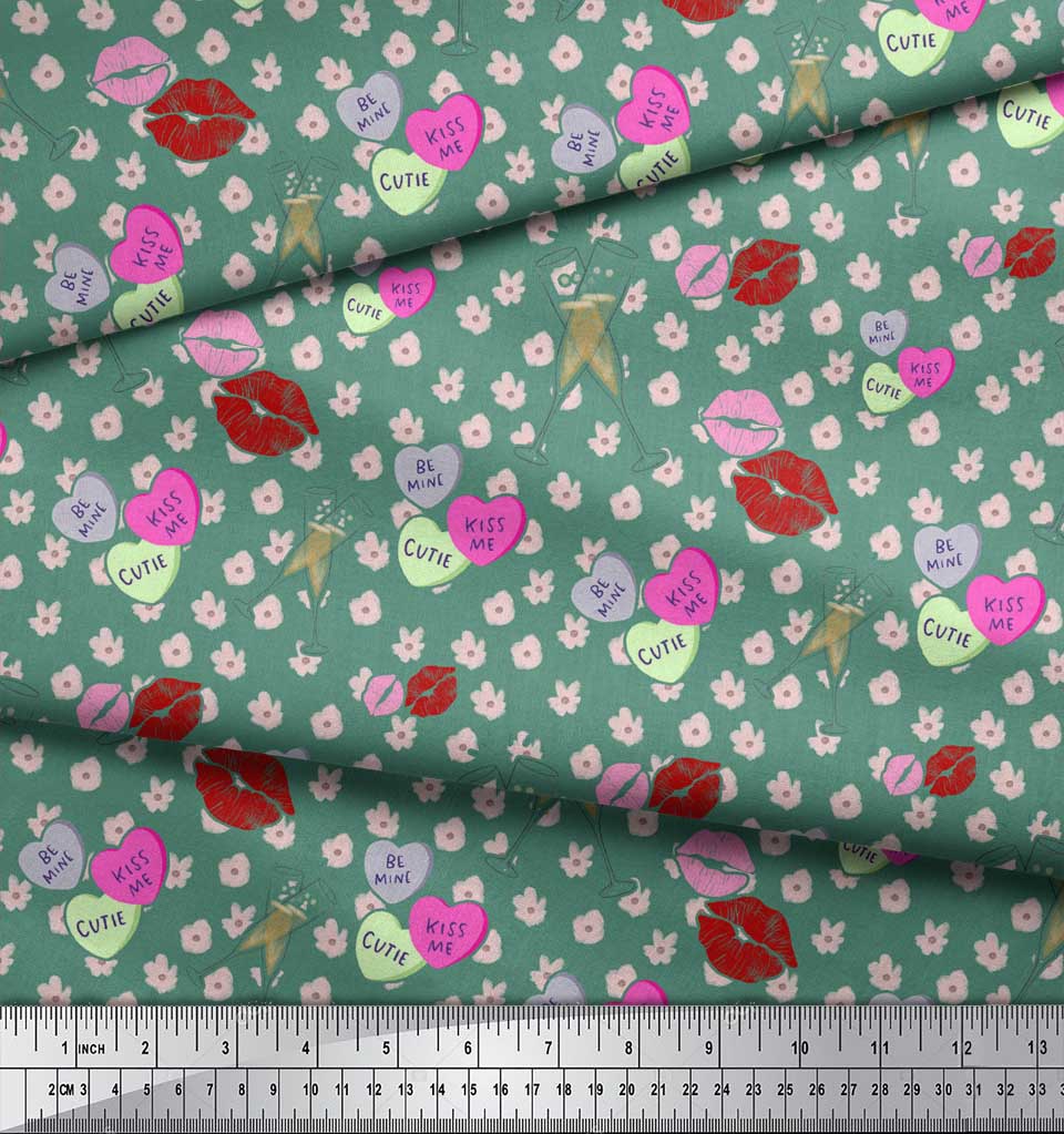 Soimoi Зеленая японская креп-сатиновая ткань с мазком кисти, сердечками и бокалами для вечеринок, ткань с принтом 1 метр 42 дюйма