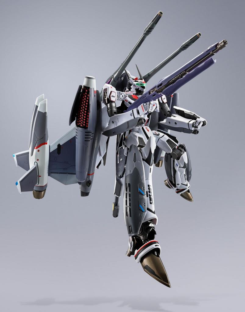 TAMASHII NATIONS Macross - Tornado Messiah Valkyrie (Revival Ver. Used by Alto Saotome) DX Chogokin Figure