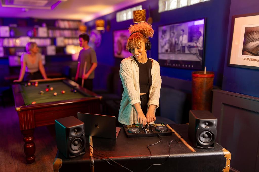 AlphaTheta Compact DJ Controller 2-Channel DDJ-FLX2