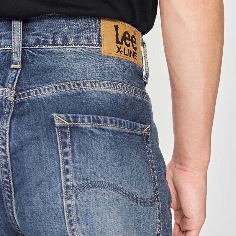 Мужские джинсы Lee средней посадки зауженного кроя темно-синего цвета с пятью карманами