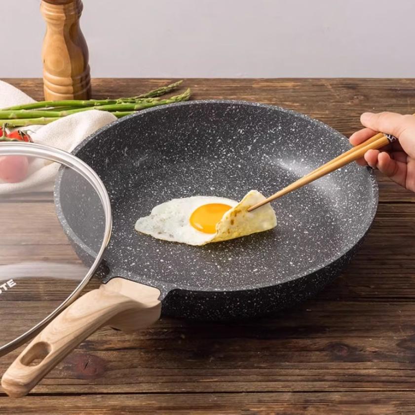 CAROTE Flat-Bottom Pan, Steak Griddle, Non-Stick Pan for Home Use, Titanium Pan, Small Frying Egg Pan for Induction Cooker, 24cm without Lid