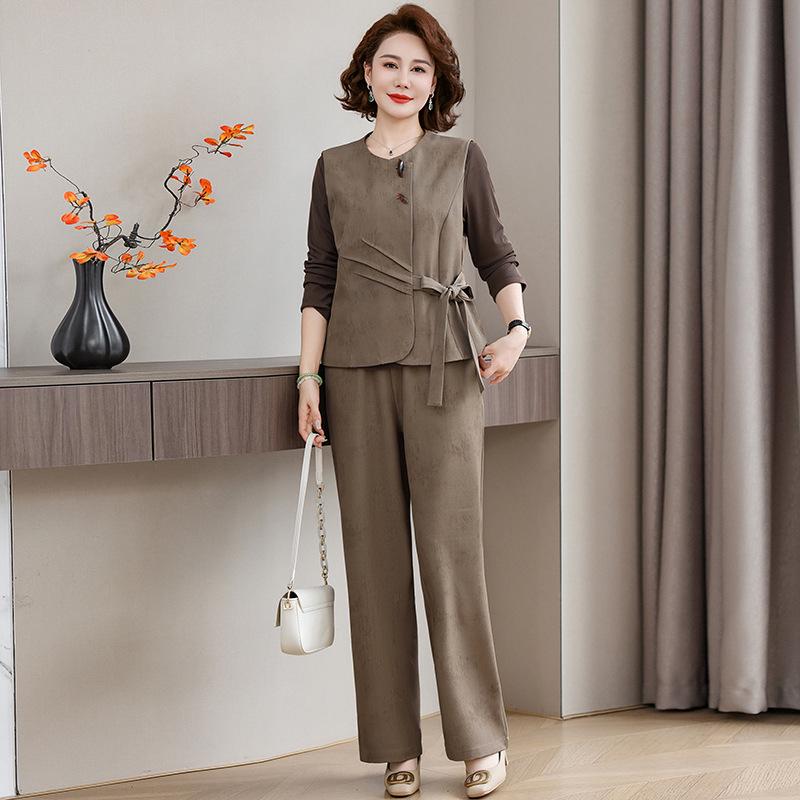 Стильный комплект: блузка и жакет большого размера для женщин среднего возраста - Мода Весна/Осень