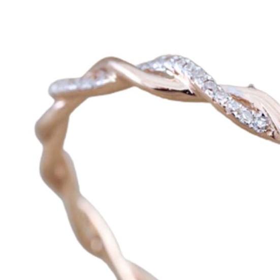 Простое кольцо на палец со сверкающими легкими стразами