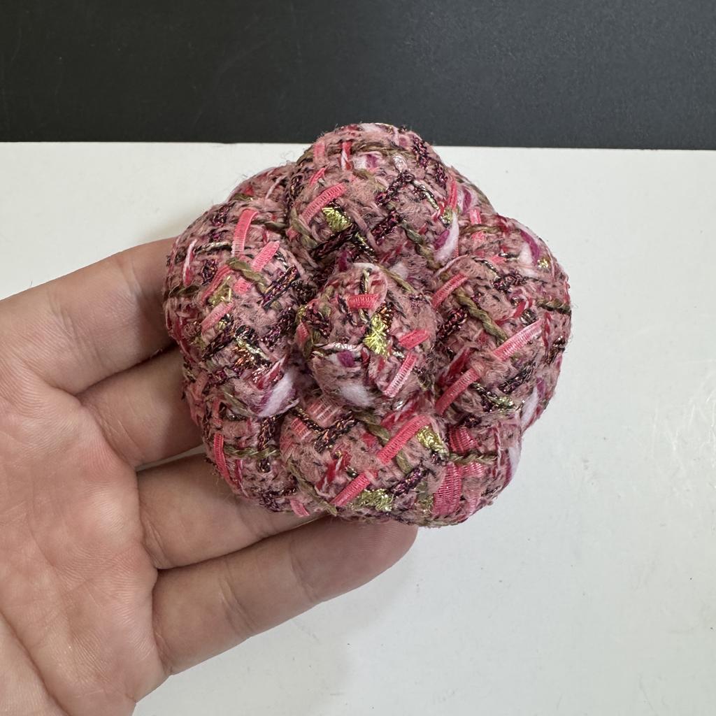 High-End 6.6cm Pu Leather Camellia Children's Fashionable Multi-Color Brooch Pins Small Fragrant Flower Brooch for Anniversary