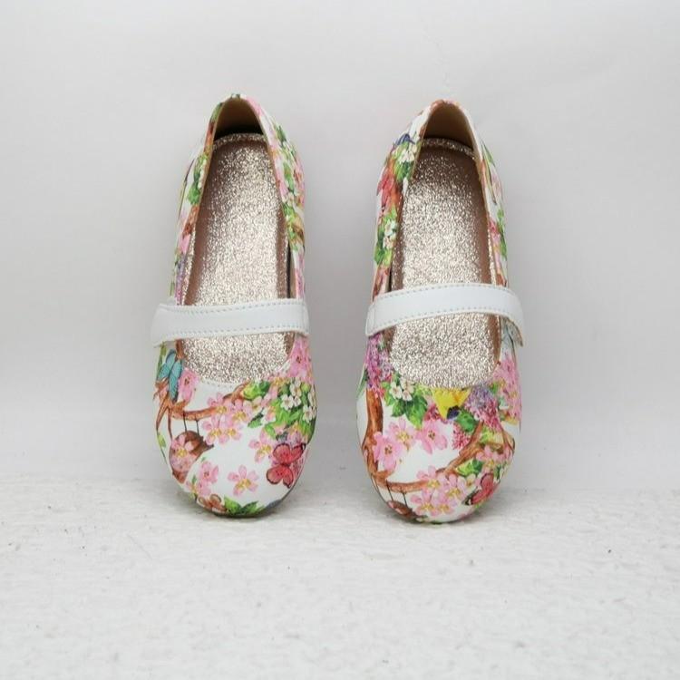 Кожаные туфли для девочек на вечеринку, свадьбу, ретро-принт, детская обувь для принцесс, мягкая подошва, детская обувь на плоской подошве, весна-осень 2024 г.