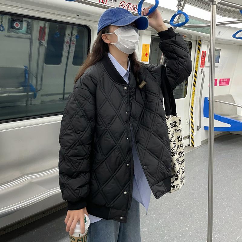 Зима 2025 новые продукты: короткая свободная повседневная куртка из тонкого хлопка в ромбовидную клетку со стойкой, стеганая куртка для девушки