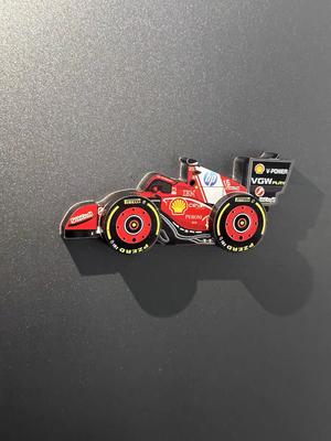 1 шт. Версия Q для Ferrari Leclerc Магнит на холодильник 2025 Новый F1 Суперкар Магнитная гоночная наклейка Креативное украшение Автоаксессуары