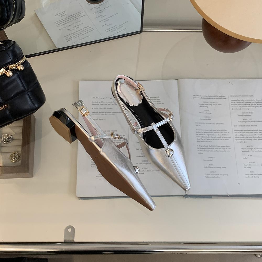 Модные женские босоножки с острым носком 2024 года, новые поступления, дизайн с заклепками, низкий каблук, ремешок сзади, черный, серебристый, белый, летние туфли для вечеринок, женские