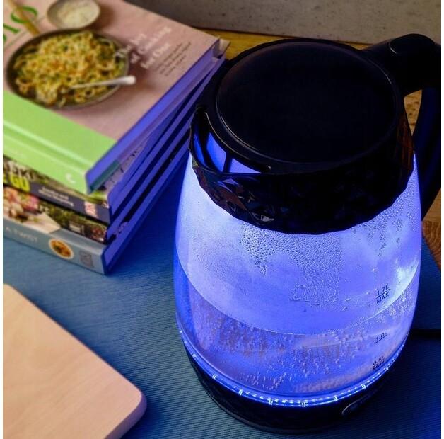 Электрический чайник Eldom Black C480C