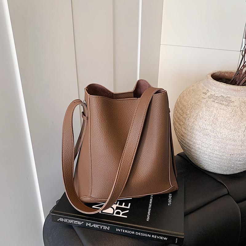 This Year's Popular Bag Women's Large-capacity 2025 New Autumn and Winter Retro Fashion Shoulder Bag Texture Mother Bucket Bag