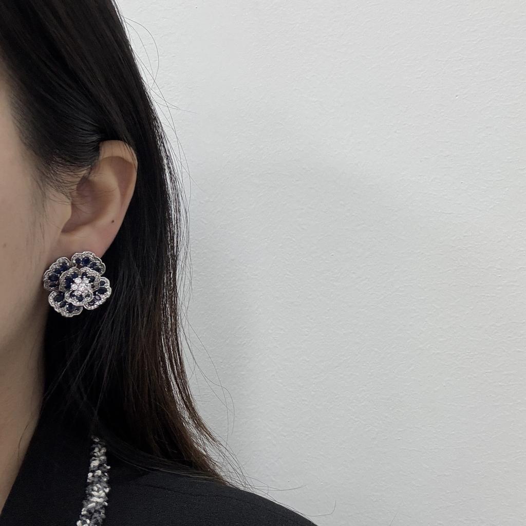 Французские элегантные синие серьги-гвоздики с цветком Серьги-цветы в стиле ретро Нишевый дизайн Серьги-камелии Heavy Industry