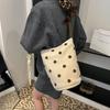 Зимняя шерстяная сумка большой вместимости женская 2025 новая модная в горошек в студенческом стиле сумка-ведро универсальная сумка-мессенджер