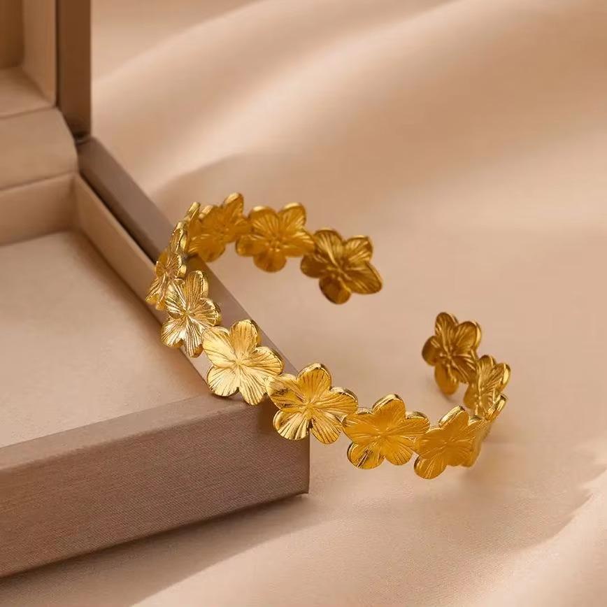 Classic Wrinkle Texture Openning Bangle Bracelet For Women Exquisite Cuff Bracelet Gold Stainless Steel Hand Ornament Gift