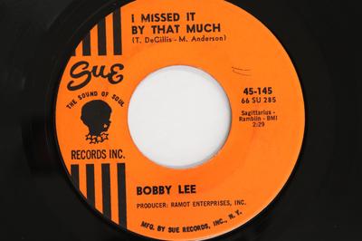 7-дюймовая пластинка BOBBY LEE - I Missed It By That Much / I'm Not 45145 Sue Records Inc 1966 US Соул/Фанк Б/У