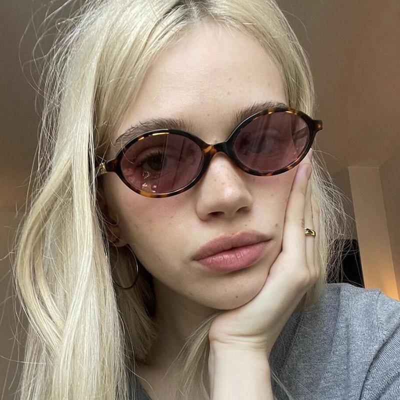 Женские ретро-солнцезащитные очки с маленькой овальной оправой подходят для повседневного шопинга и летнего отпуска.
