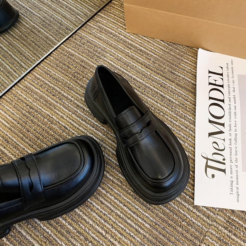 Маленькие кожаные туфли в черном британском стиле женские осень 2025 новые японские jk универсальные на толстой подошве на толстом каблуке нескользящие лоферы