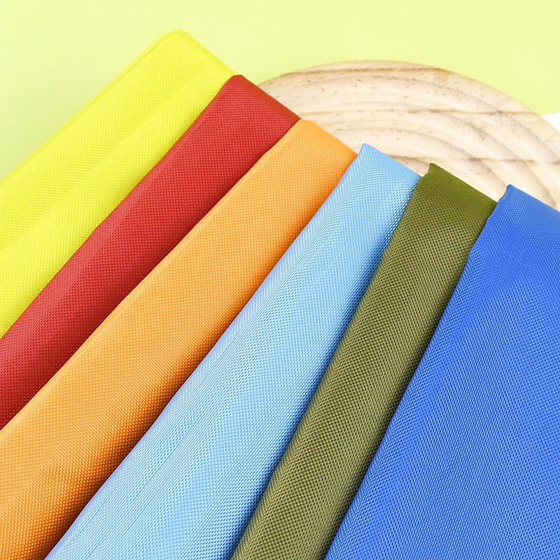 Ширина 150 см Водонепроницаемая Оксфордская ткань 300D Толщина 0,16 мм Ткань от солнца с защитой от УФ для уличной палатки, плаща, чехла для автомобиля, DIY-аксессуаров