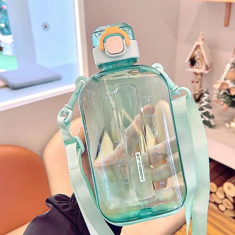 Плоская квадратная прозрачная бутылка для воды, портативная дорожная столовая с регулируемым ремешком, элегантная тонкая бутылка для спорта, кемпинга