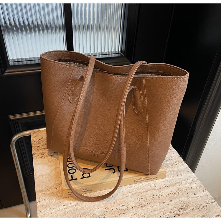 Bag Women's 2024 New Model, Popular This Year, Large-capacity Tote Bag, Autumn and Winter Versatile Casual Shoulder Commuter Bag