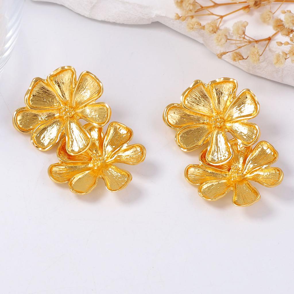 Simple fashion light luxury retro alloy exaggerated flower earrings versatile casual daily wear women's earrings