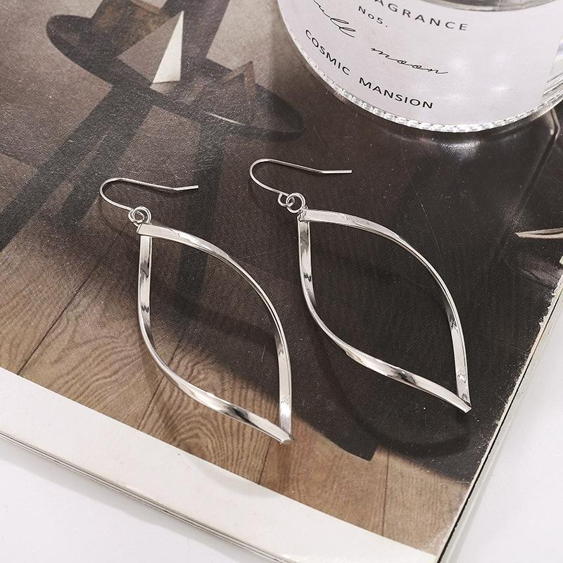 Minimalist Metal Statement Earrings for Women Golden Silver Twist Irregular Geometry Hollow Oval Drop Earrings