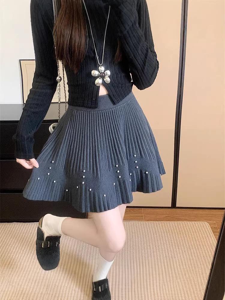 High-Waisted Korean-Style Pleated Knit Skirt for Women - Winter Fashion, Versatile and Short