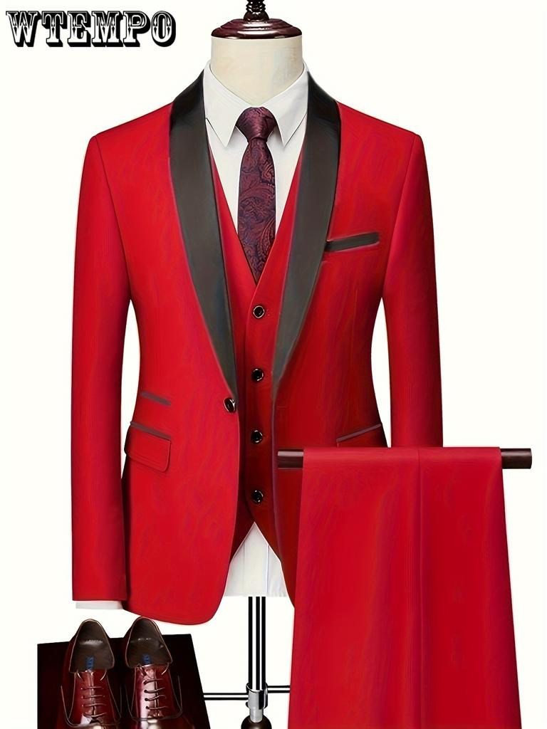 Комплект из 3 классических мужских костюмов: пиджак с воротником-шалью, однобортный жилет с V-образным вырезом и облегающие брюки.