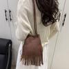 Простая и модная сумка для мобильного телефона в иностранном стиле, женская сумка, новая 2025, сумка-мессенджер с бахромой, трендовая универсальная повседневная сумка-ведро