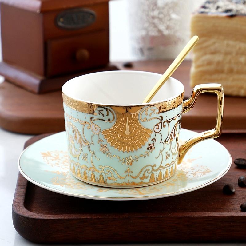 Кофейные чашки и блюдца из тонкого костяного фарфора, 270 мл, красиво глазурованные, с золотой отделкой, чайная чашка с ручкой, керамические кофейные чашки с золотой ложкой