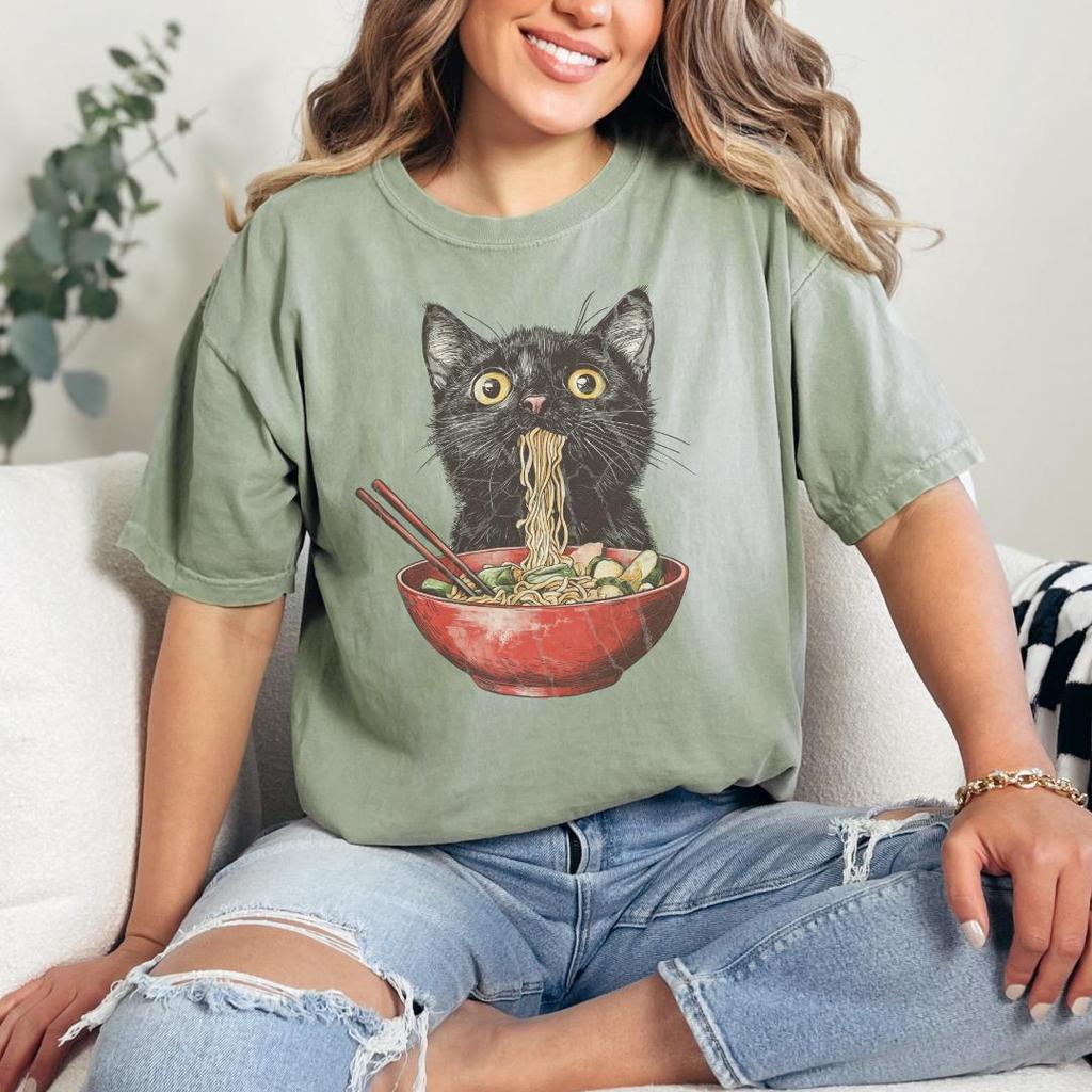 Comfort Colors Black Cat eating Ramen T-Shirt | Black Cat Shirt| Cat Lover Shirt| Anime Cat Shirt | Japanese Shirt | Foodies Shirt