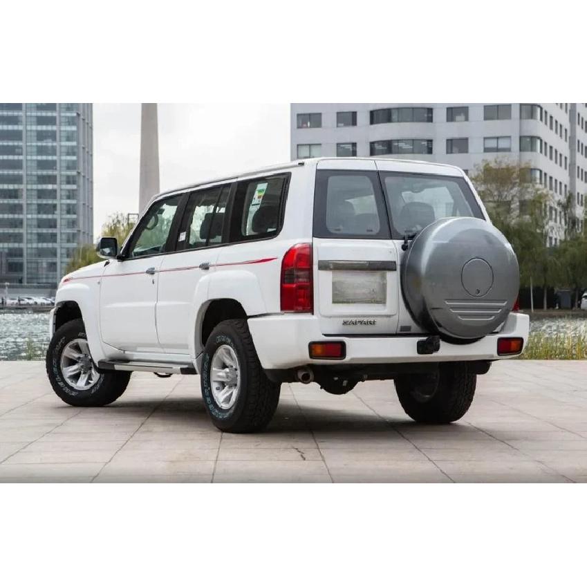 1 Piece Rear Bumper Lamp Cover for Nissan Patrol Y61 Rear Bumper Light Frame for Y61 Bumper Cover Signal Lamp Cover