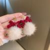 Роскошные серебряные серьги-гвоздики с инкрустацией красным цветком и жемчугом: Элегантный дизайн с модным акцентом