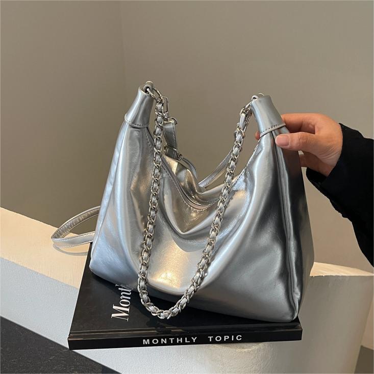 Simple and Fashionable Underarm Bag, Commuter Messenger Bag, Large-capacity Versatile Casual Tote Bag.