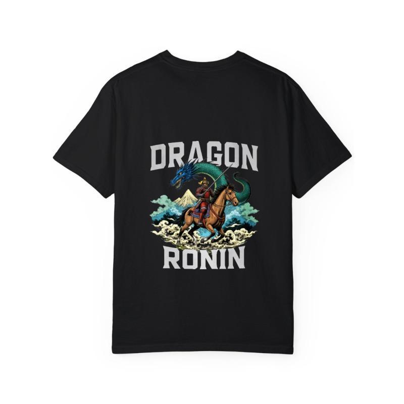 Белая футболка Dragon Ronin с графикой самурая на коне, синего дракона и горного пейзажа для повседневной носки