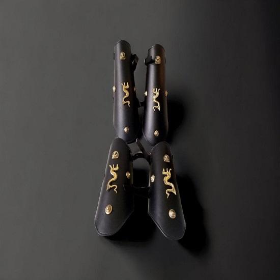 Комплект греческих кожаных доспехов «Коринфянин» – нагрудник, шлем, защита для ног и рук ручной работы