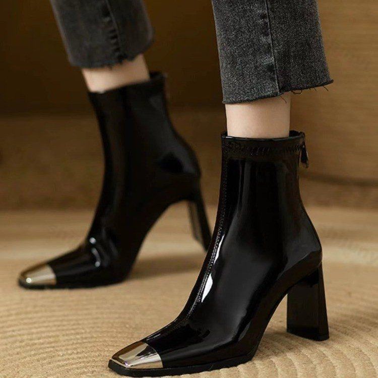 Новые зимние туфли на высоком каблуке 2025 года, сексуальные женские роскошные туфли с квадратным носком из металла, массивные ботинки челси до щиколотки, модные туфли-лодочки с молнией сзади в готическом стиле