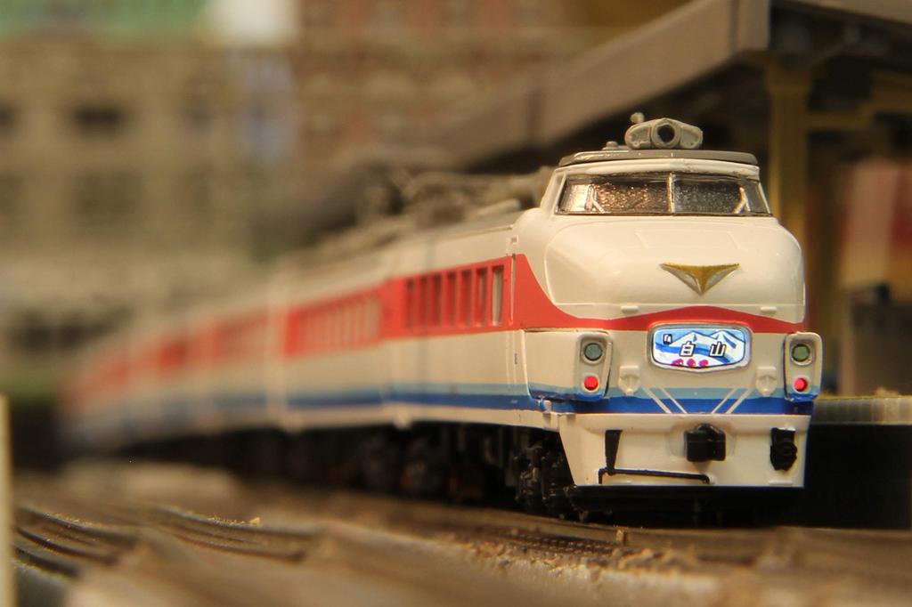 Rokuhan Z Gauge Экспресс Лимитированной Серии 489, Ранняя Модель "Хакусан" Цвет Хакусан, Дополнительный Набор из 4 Вагонов T031-2, Модель Поезда