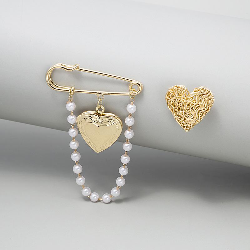 Cold Wind Retro Geometric Love Brooch Stylish Simple Pearl Chain Two-Piece Set Pin Brooch